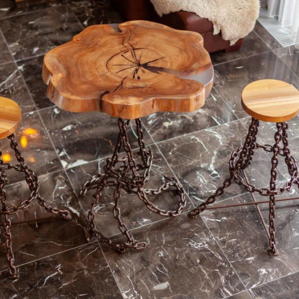 Barový stôl a barové stoličky s epoxidovou živicou